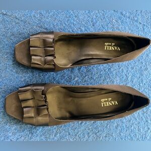 Dark blue Vaneli heels